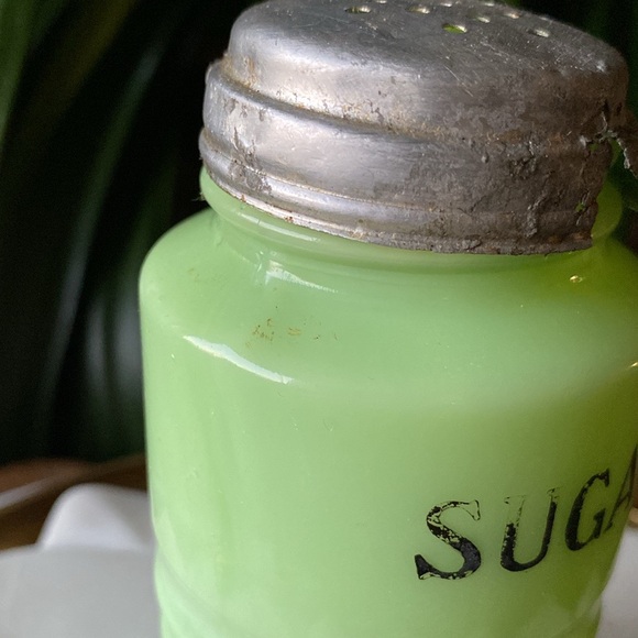 1930’s Jeannette Jadeite Beehive Sugar Shaker Depression Era Glass - Picture 9 of 15